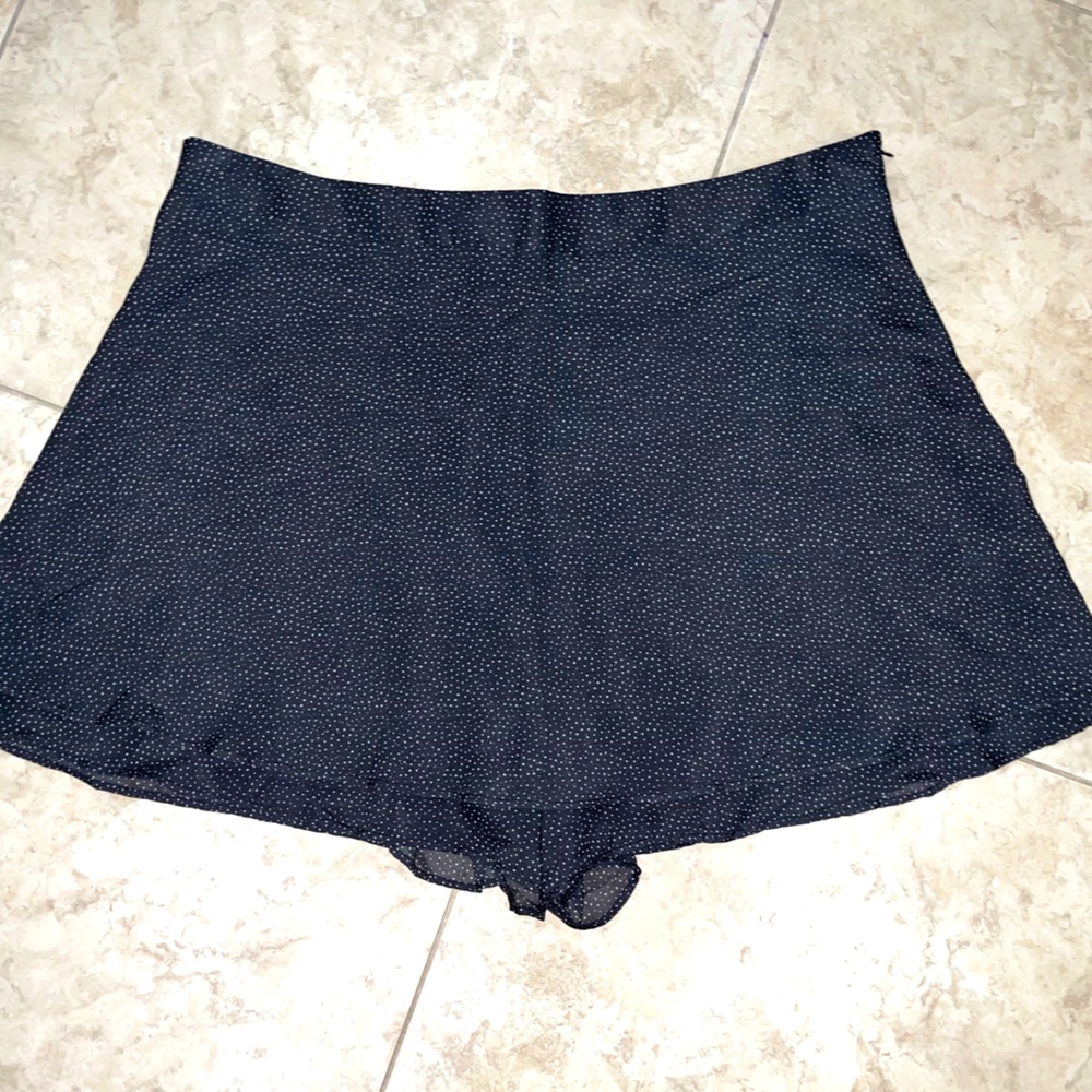 Forever 21 +: Black and White Skort, Size 2X, In Perfect Condition